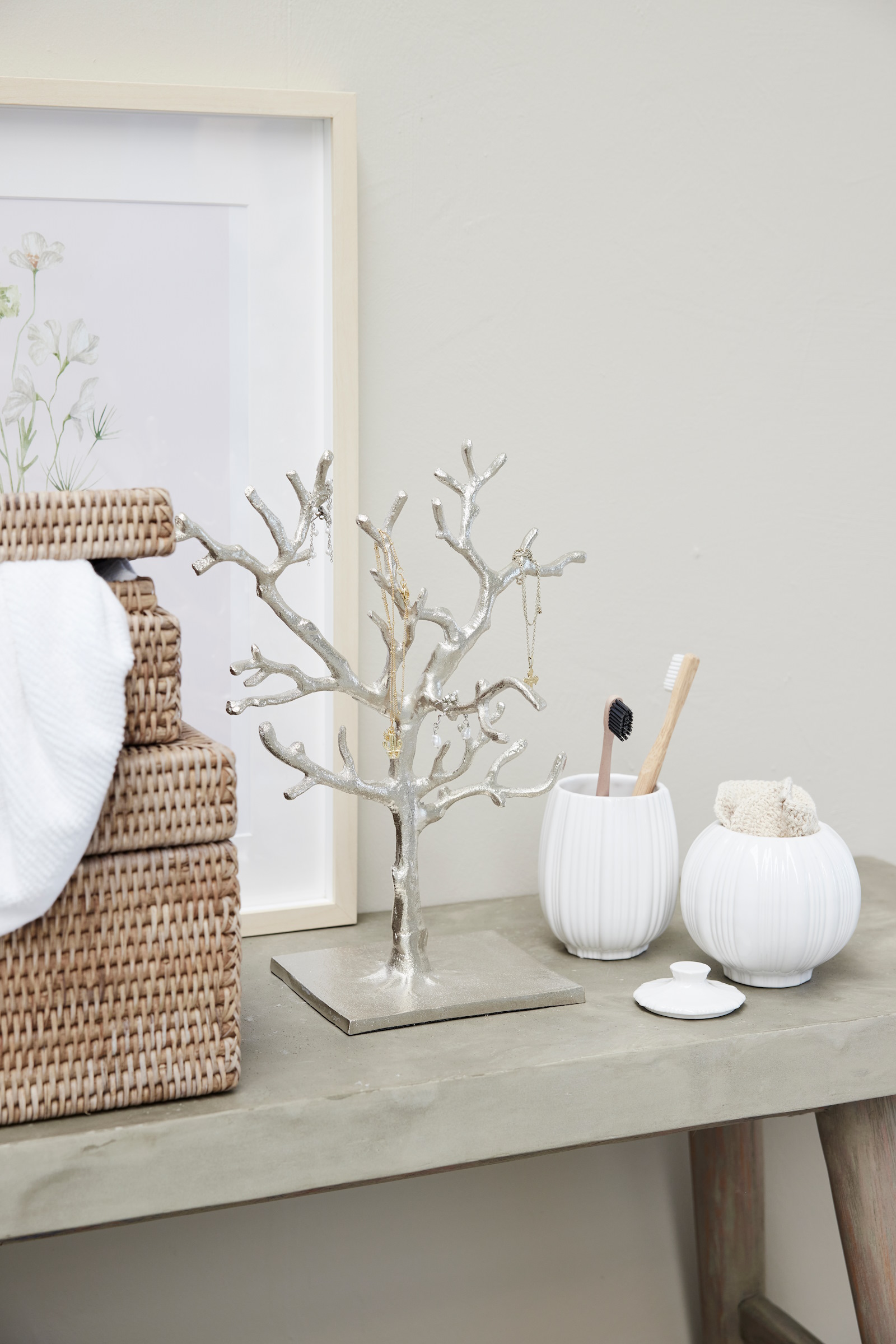 ceramiczne-akcesoria-łazienkowe-biały-komplet-dodatki-do-łazienki-Lily-lene-bjerre-polska-sklep-designbywomen
